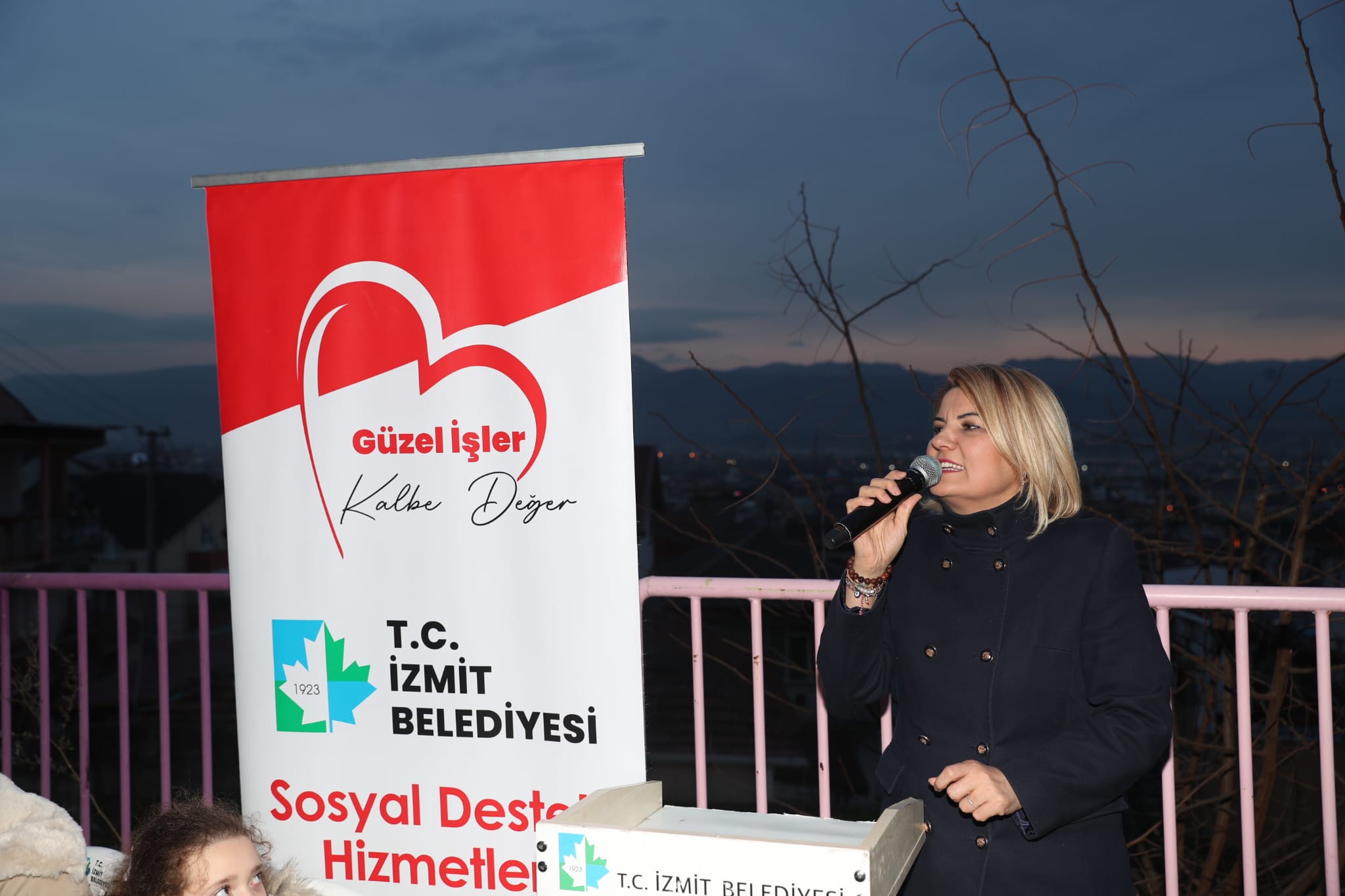 İzmit Belediyesi gönül sofraları kurmaya devam ediyor (1)