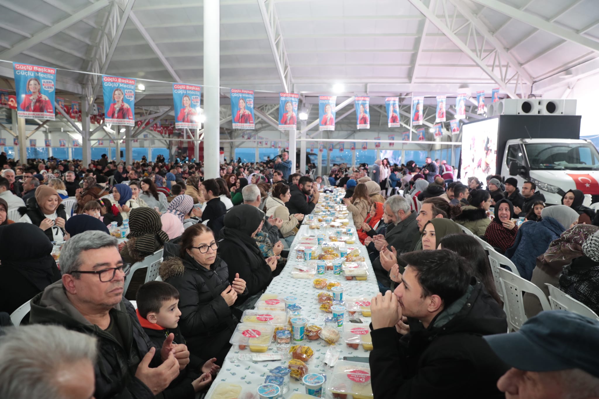 İzmit Belediyesi halk iftarları Ayazma Mahallesinde devam etti (2)