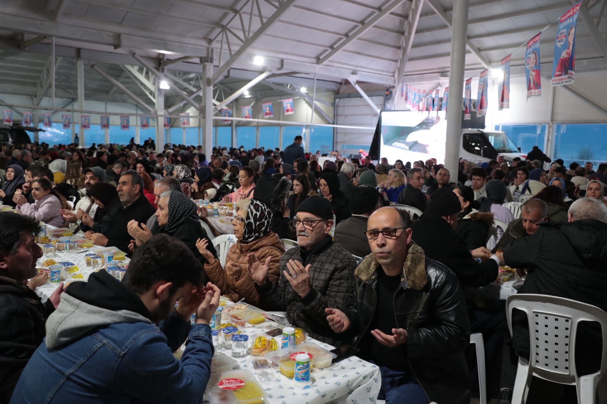 İzmit Belediyesi halk iftarları Ayazma Mahallesinde devam etti (4)