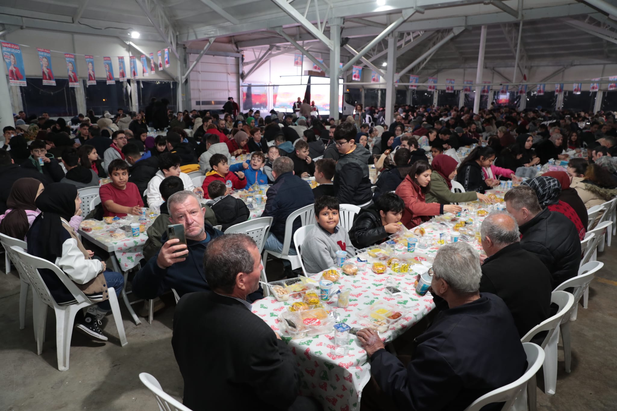 İzmit Belediyesi halk iftarları Ayazma Mahallesinde devam etti (7)