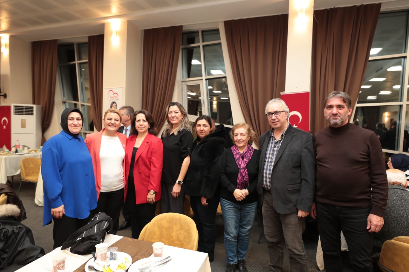 Izmit Belediyesi, iftar sofrasini bu yil da muhtarlarla paylasti (10)