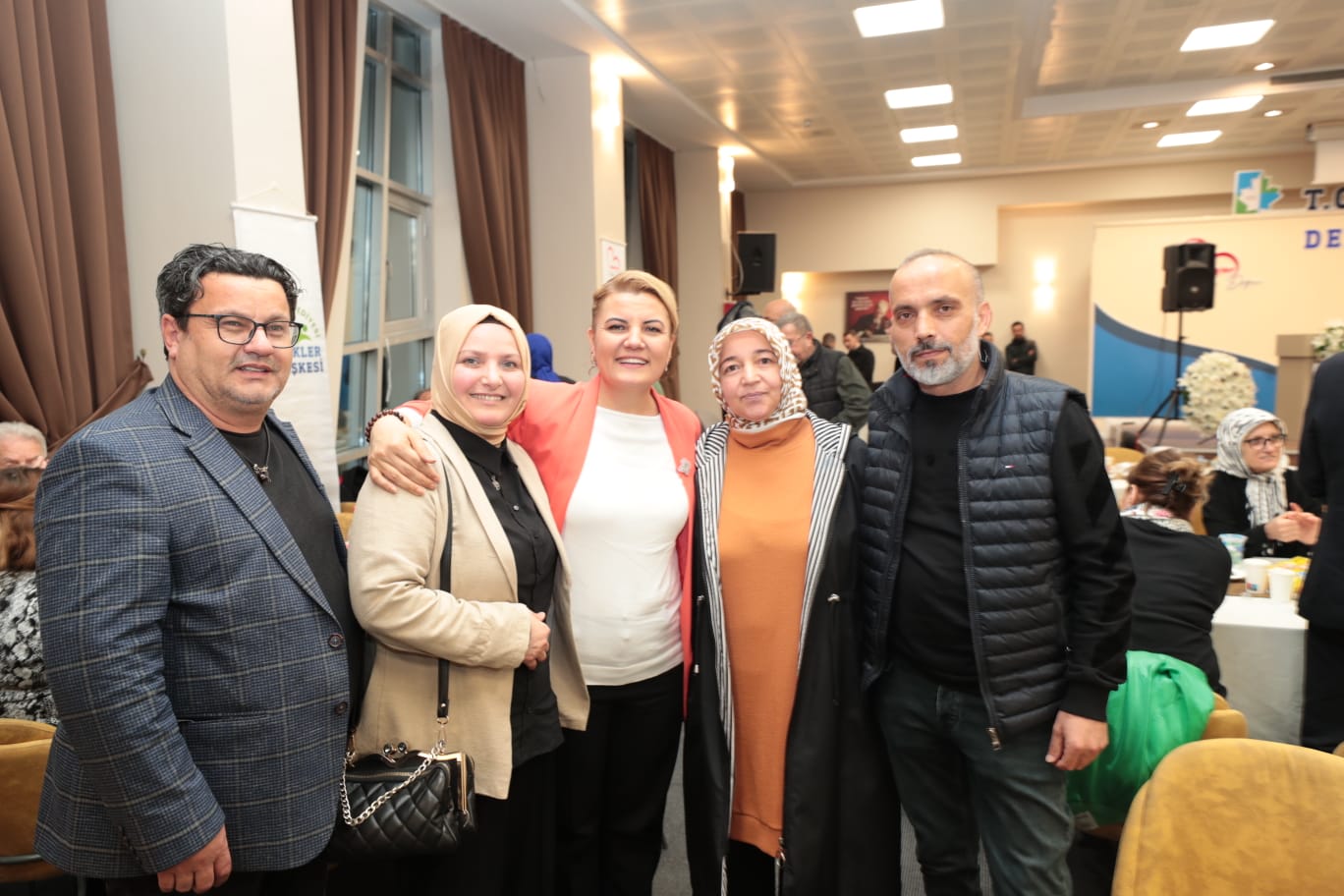 Izmit Belediyesi, iftar sofrasini bu yil da muhtarlarla paylasti (7)