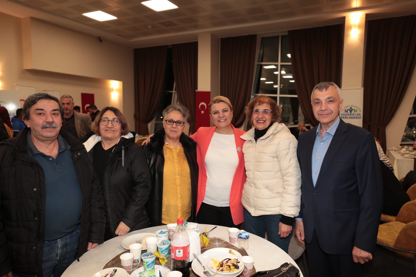 Izmit Belediyesi, iftar sofrasini bu yil da muhtarlarla paylasti (8)