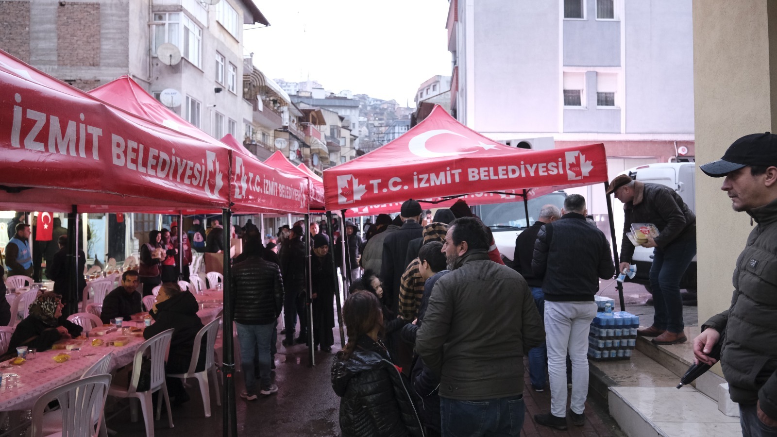 Izmit Belediyesinin halk iftari Kadiköy Mahallesinde devam etti (4)