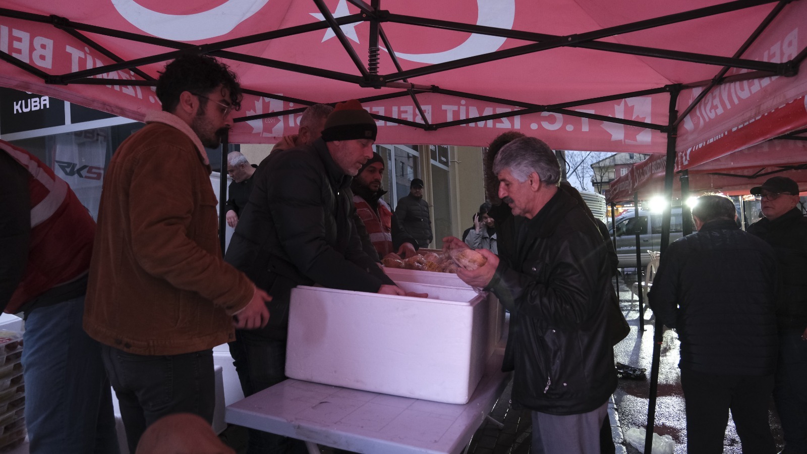 Izmit Belediyesinin halk iftari Kadiköy Mahallesinde devam etti (5)