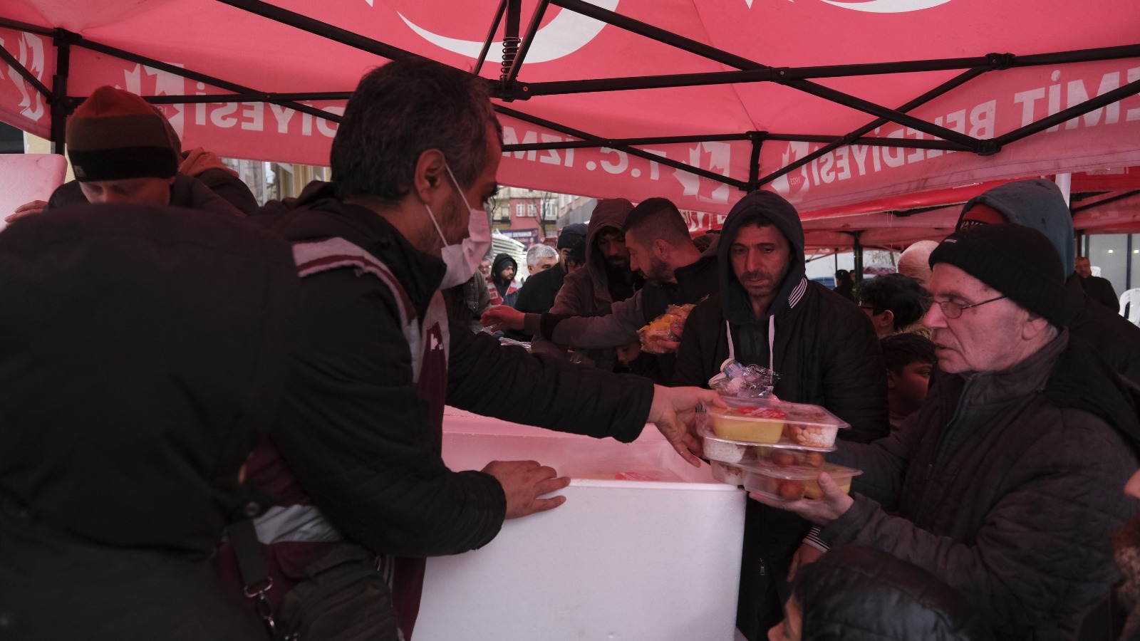 Izmit Belediyesinin halk iftari Kadiköy Mahallesinde devam etti (6)