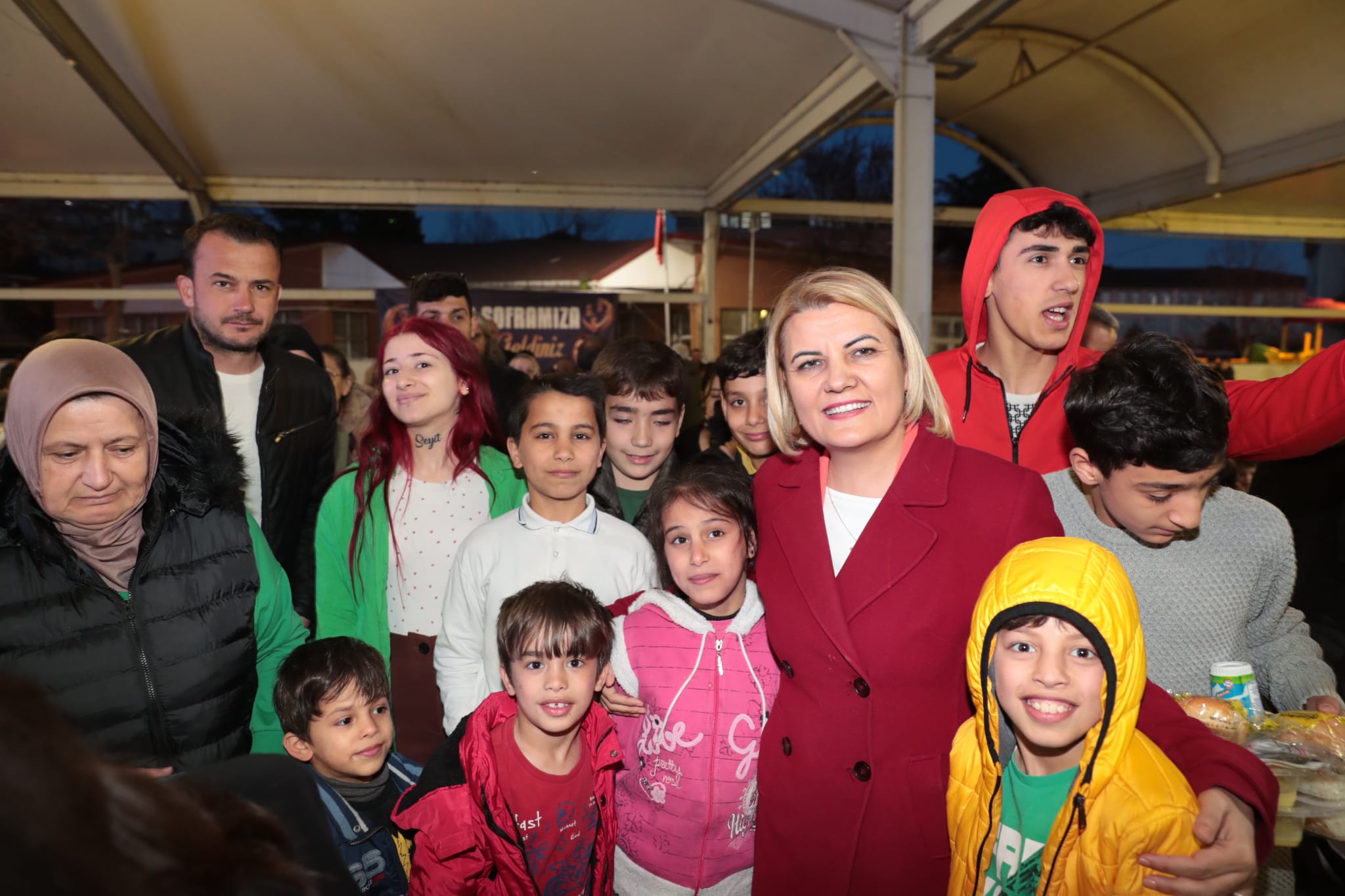 İzmit Belediyesinin halk iftarları Yenişehir Mahallesinde devam etti (3)