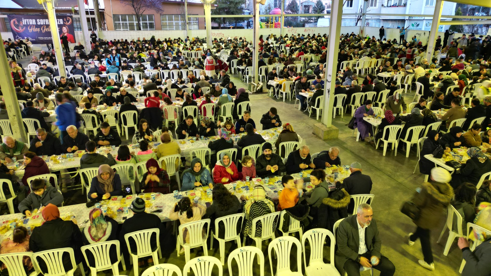 İzmit Belediyesinin halk iftarları Yenişehir Mahallesinde devam etti (6)