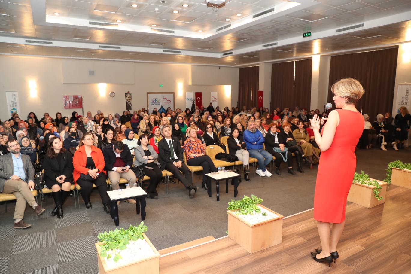 Kadinlar gününde `Yapabilirsin' belgeseli Izmitliler ile bulustu (12)