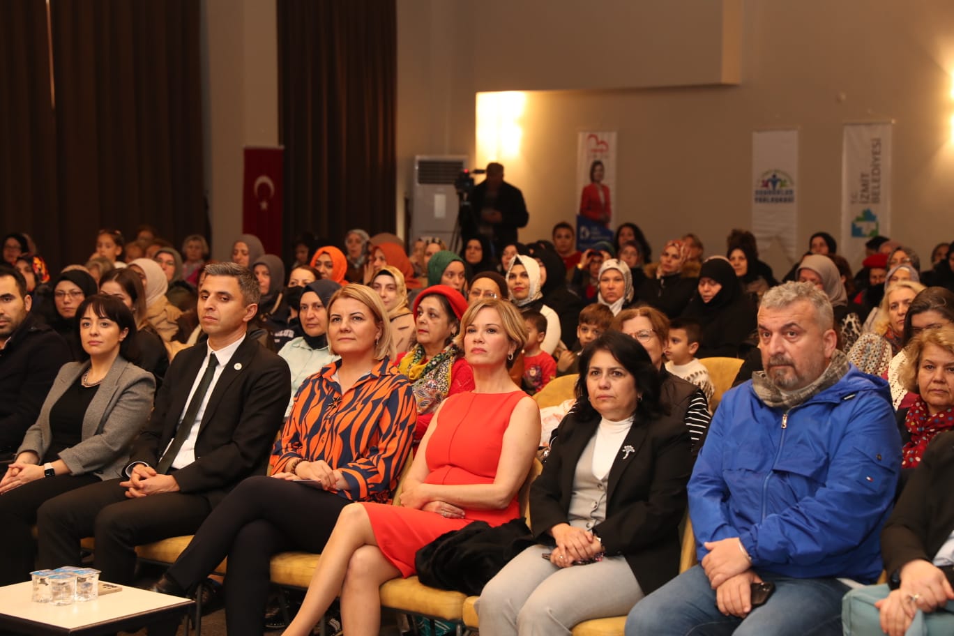 Kadinlar gününde `Yapabilirsin' belgeseli Izmitliler ile bulustu (6)