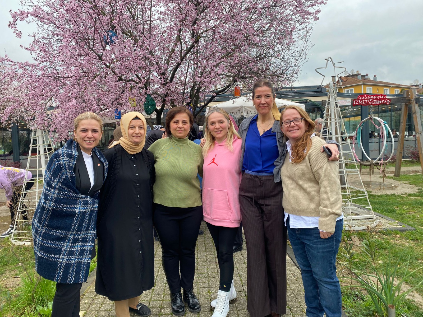 `Sessiz' kadinlar kahvaltida bulustu (5)