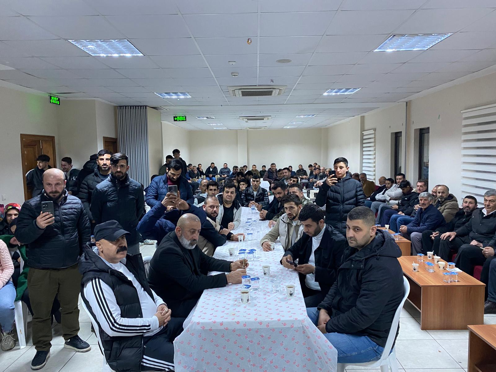 Topçular Mahallesi sakinlerinden Hürriyet’e doğum günü sürprizi (1)