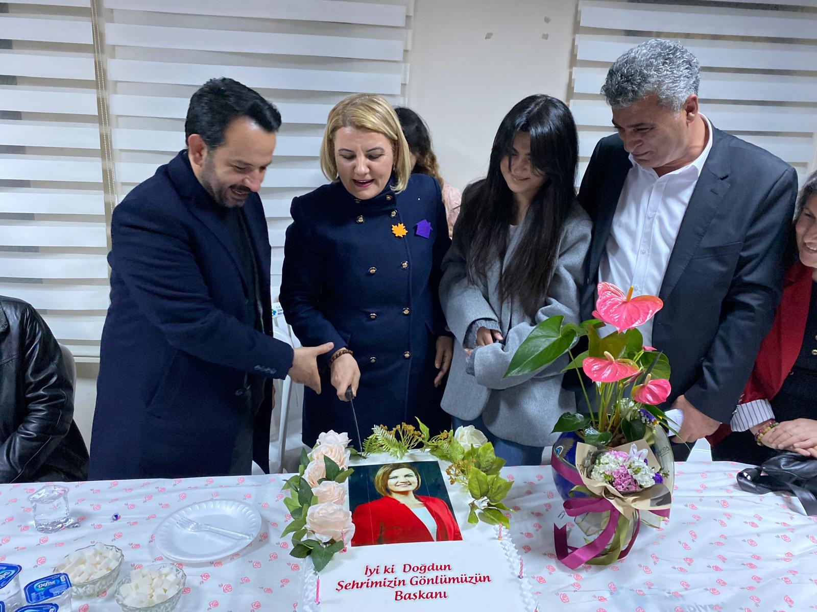 Topçular Mahallesi sakinlerinden Hürriyet’e doğum günü sürprizi (2)