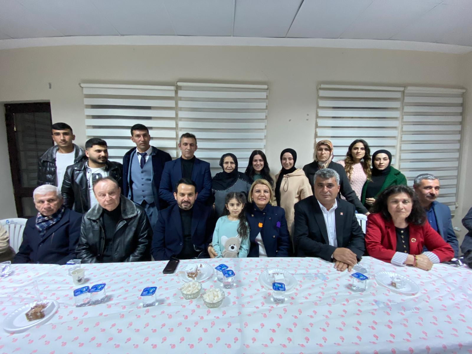 Topçular Mahallesi sakinlerinden Hürriyet’e doğum günü sürprizi (3)