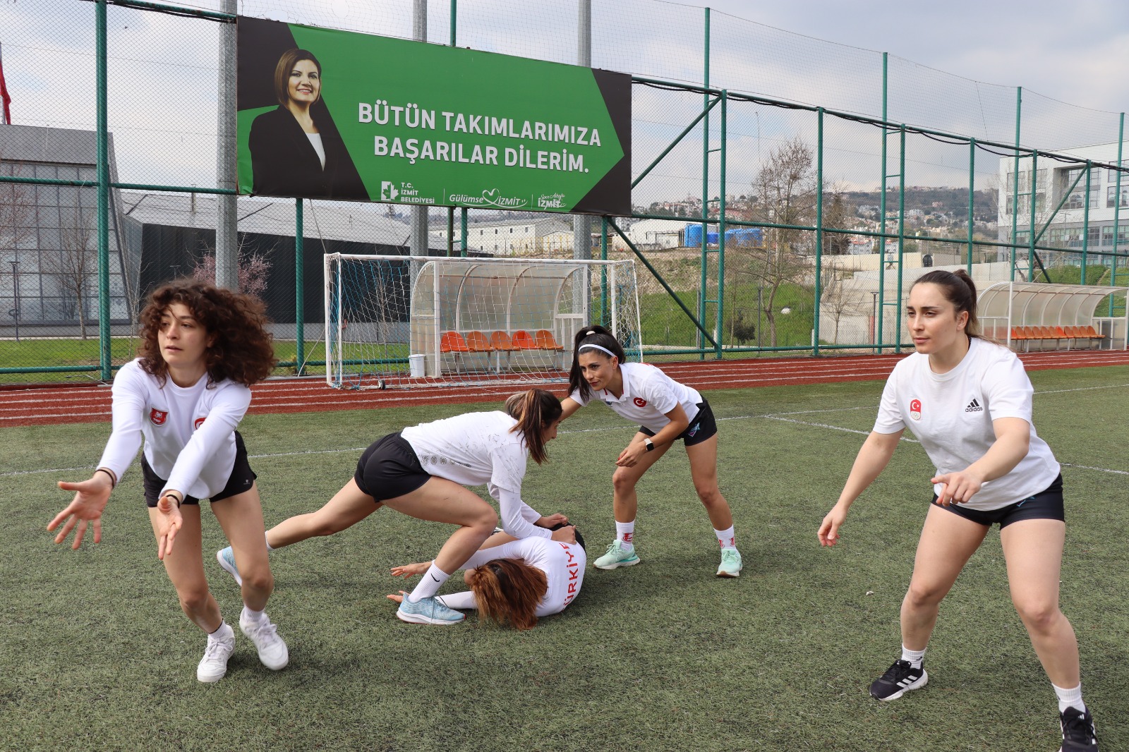 Türkiye Ragbi Kadın Milli Takımı’ndan Başkan Hürriyet’e teşekkür (1)