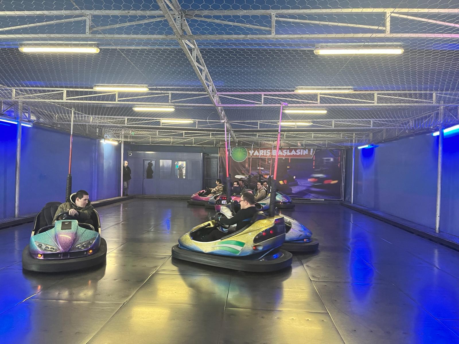 Yaşama Destek Evi’nin özel çocukları lunaparkta doyasıya eğlendi (1)
