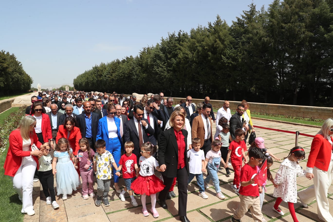 Başkan Hürriyet, Ata’nın huzuruna çıktı (12)