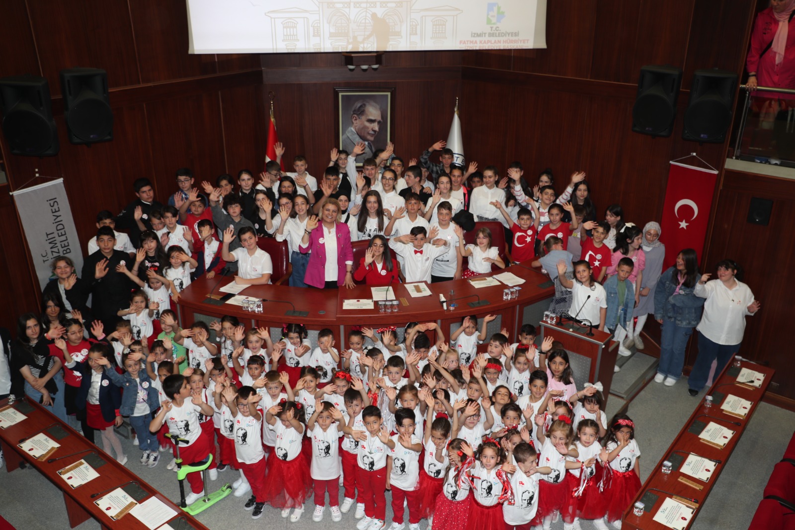 Başkan Hürriyet çocuklarla hatıra fotoğrafı çekildi (2)