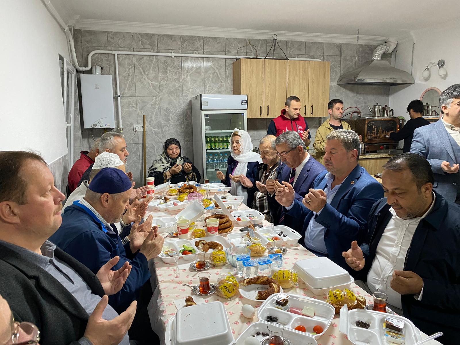Başkan Hürriyet, güne Kuruçeşme Fatih Camii’nde başladı (2)