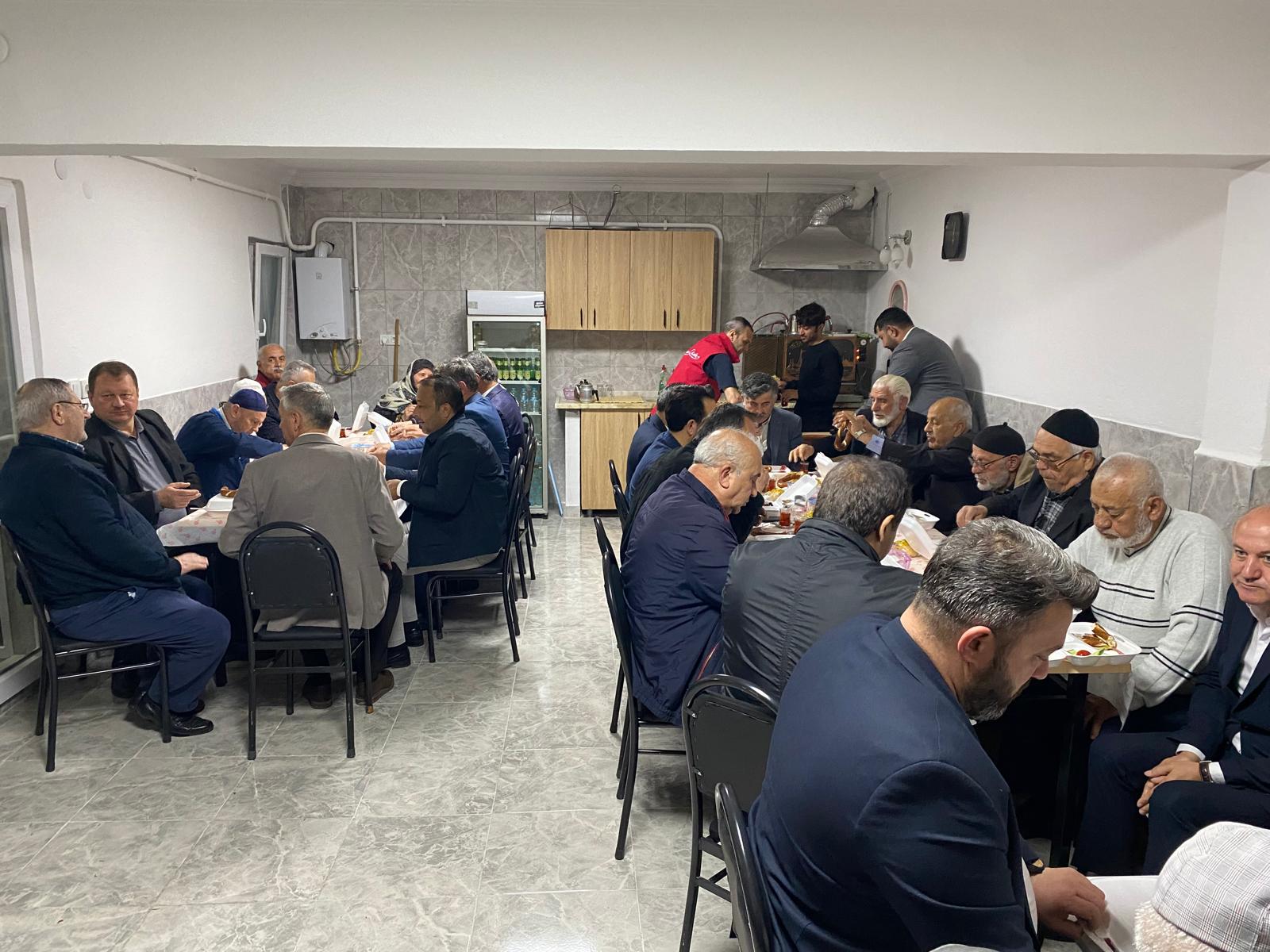 Başkan Hürriyet, güne Kuruçeşme Fatih Camii’nde başladı (3)