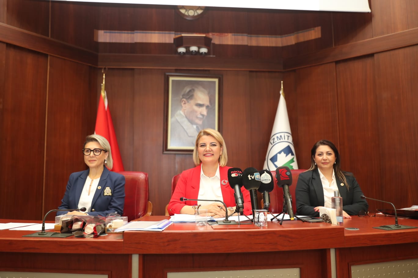 Başkan Hürriyet ilk mecliste alkışlarla karşılandı (3)