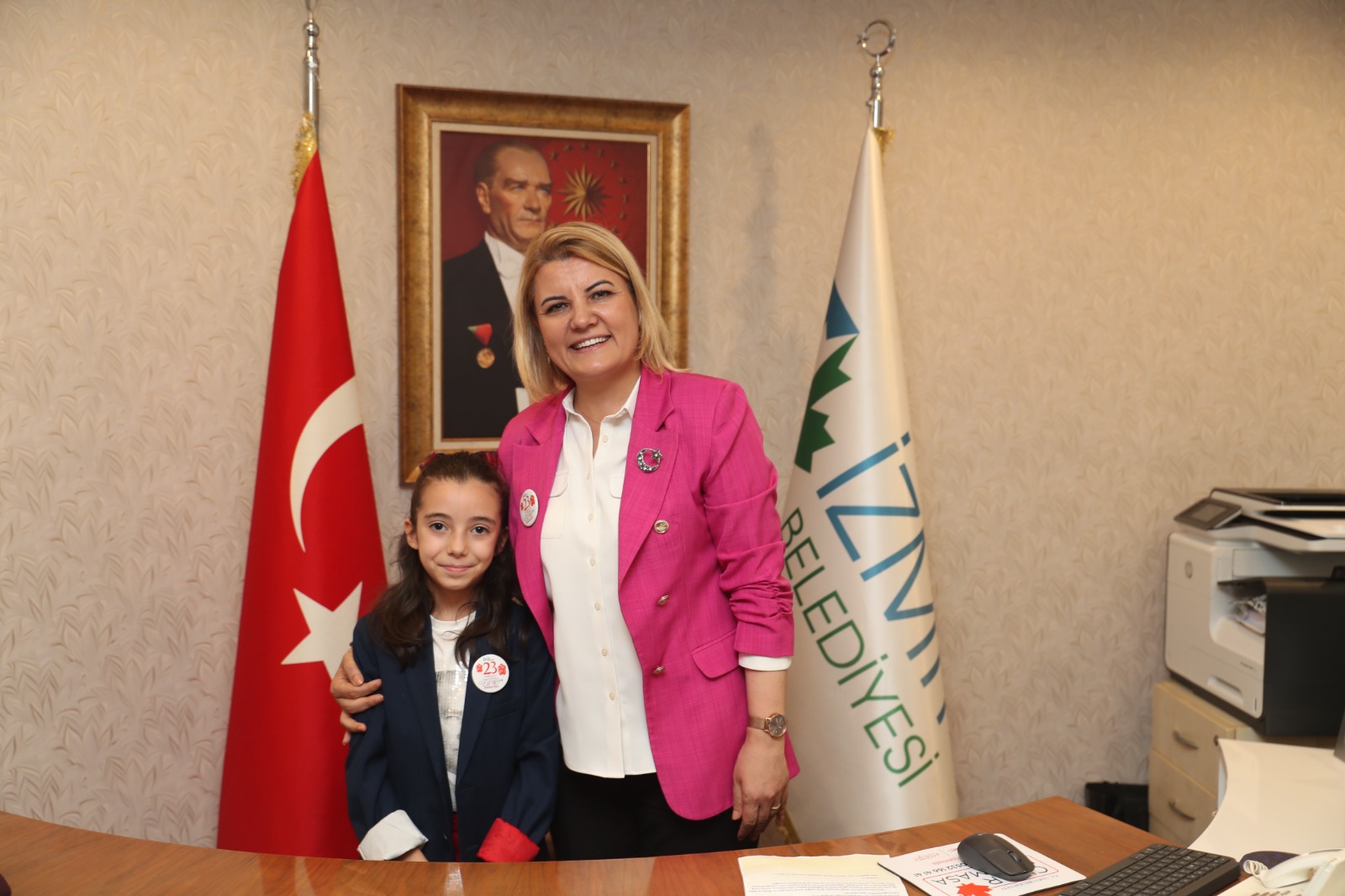 Başkan makamını minik Cemre'ye devretti (2)