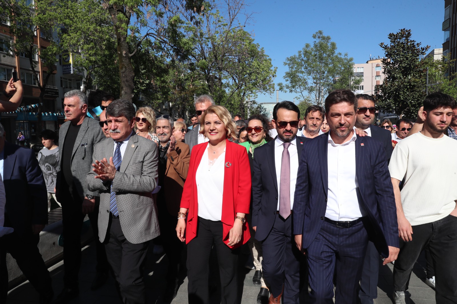 Başkan ve beraberindekiler Yürüyüş Yolunda 1