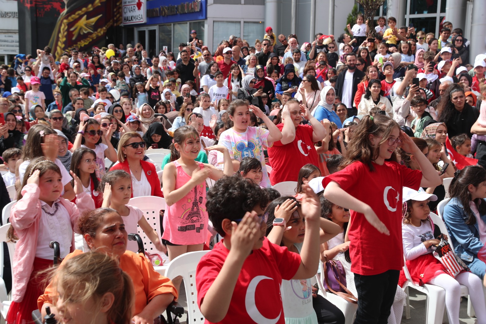 Belsa meydanında gerçekleştirilen programa çok sayıda vatandaş katıldı (7)