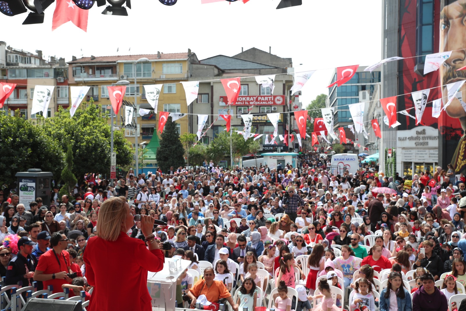 Belsa meydanında gerçekleştirilen programa çok sayıda vatandaş katıldı (8)