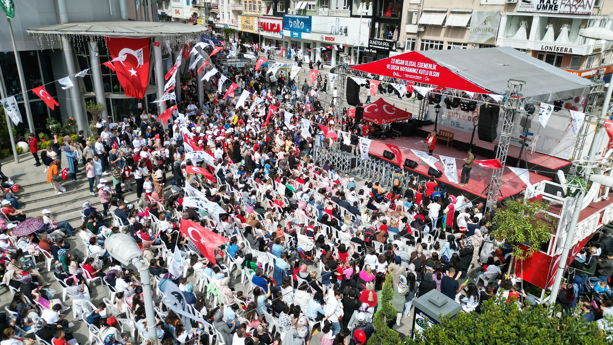Belsa meydanında gerçekleştirilen programa çok sayıda vatandaş katıldı (9)