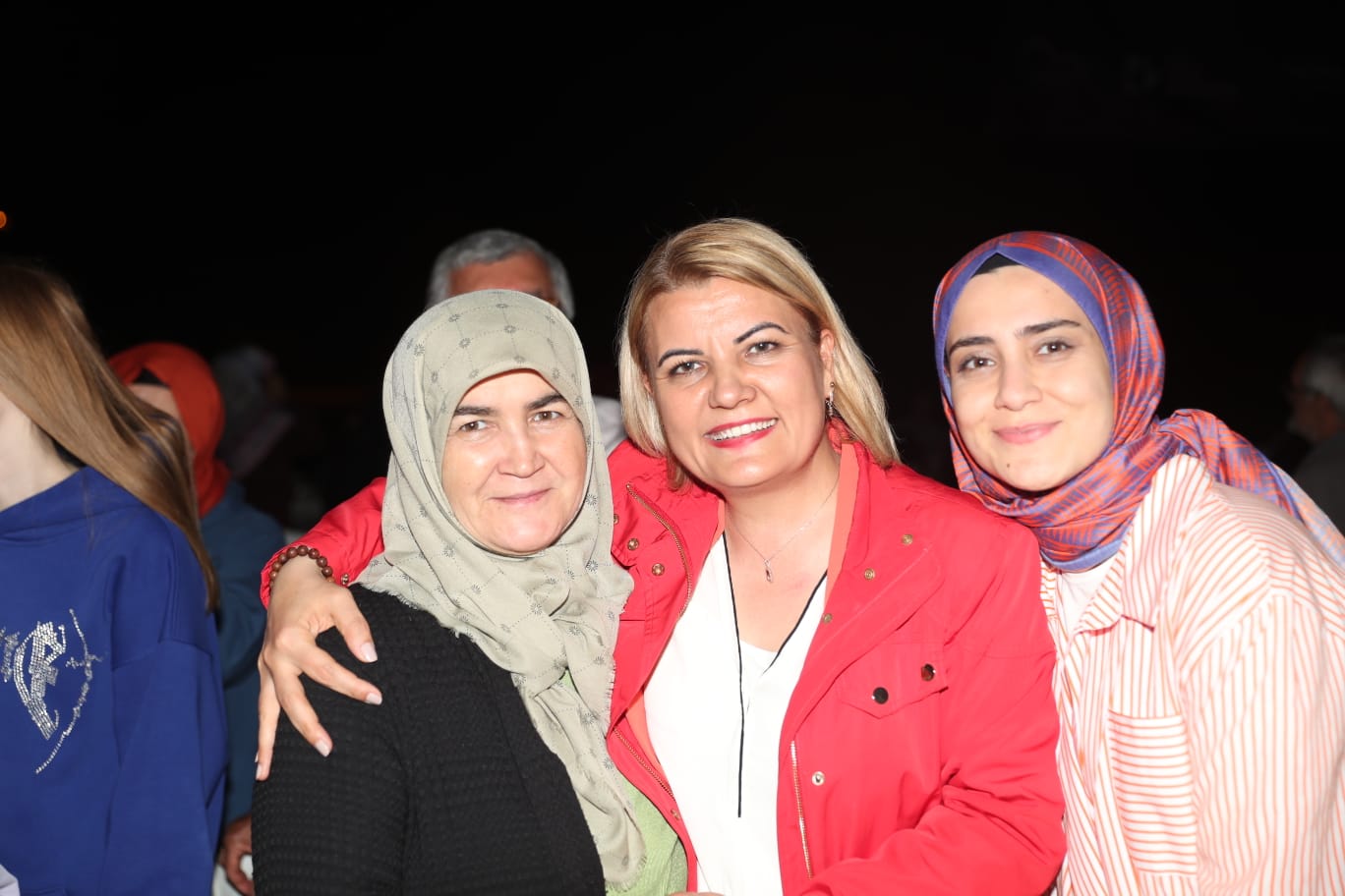 Eseler sakinleri Hürriyet’i bağrına bastı (8)