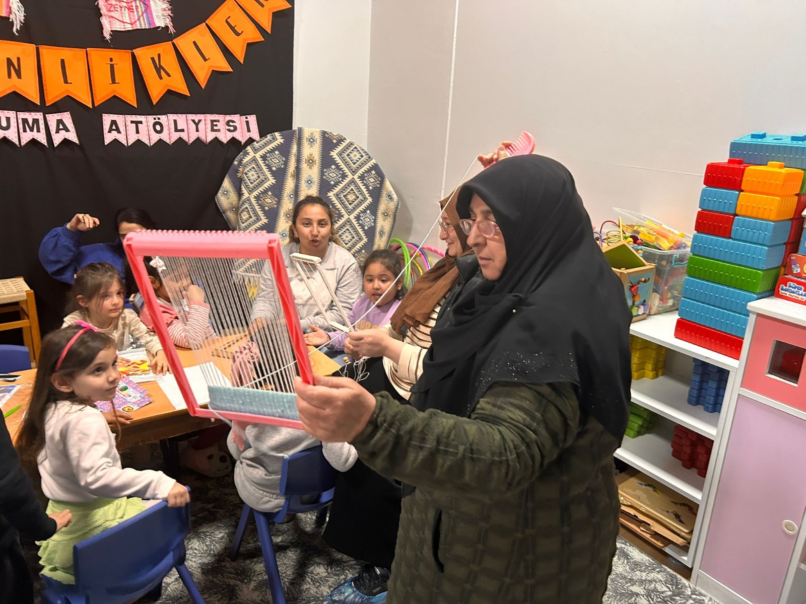 İZMEK, minik öğrenciler tarafından büyük ilgi görmeye devam ediyor (1)