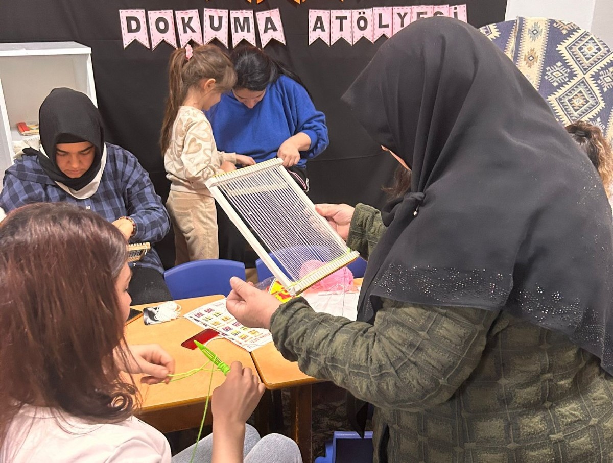 İZMEK, minik öğrenciler tarafından büyük ilgi görmeye devam ediyor (4)