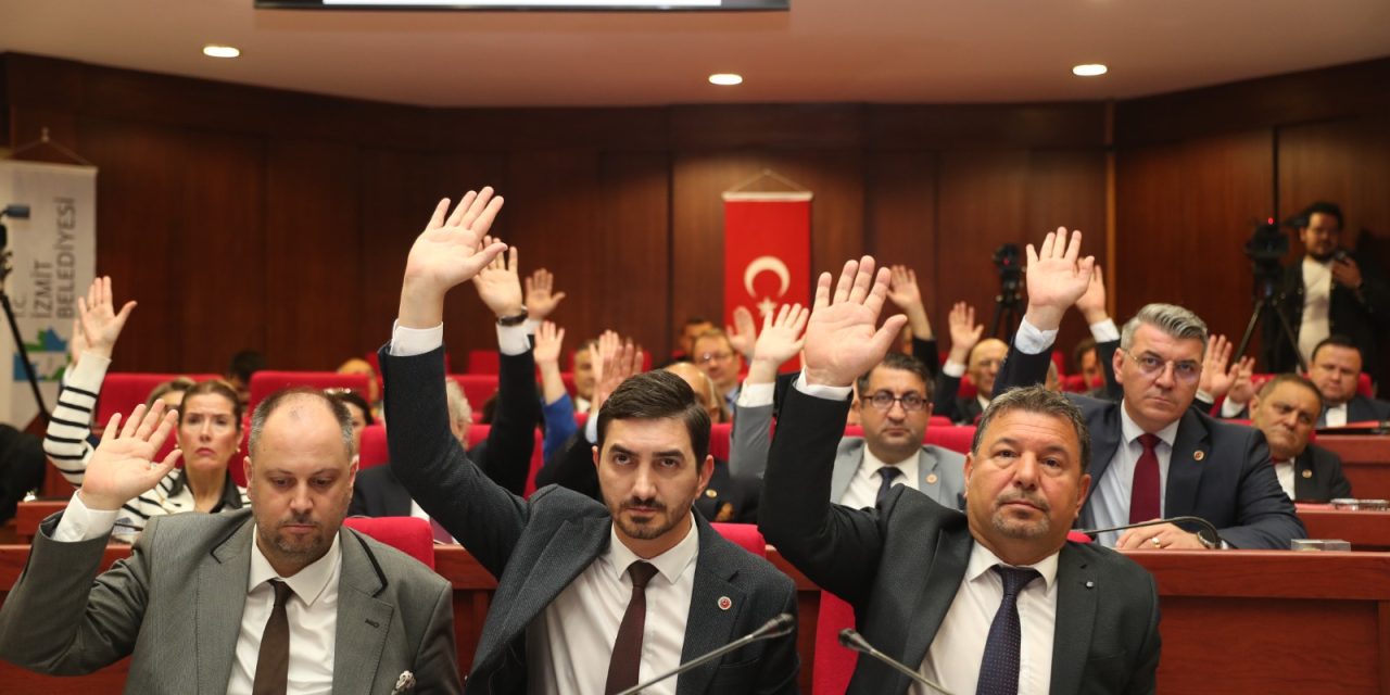 İZMİT BELEDİYE MECLİSİNDE ENSAR PROTOKOLÜ İPTAL EDİLDİ