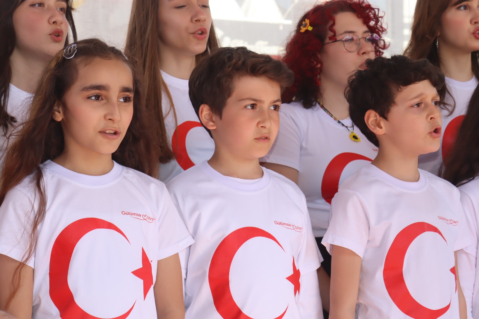 Izmit Belediye Meydaninda 23 Nisan coskusu basladi (12)