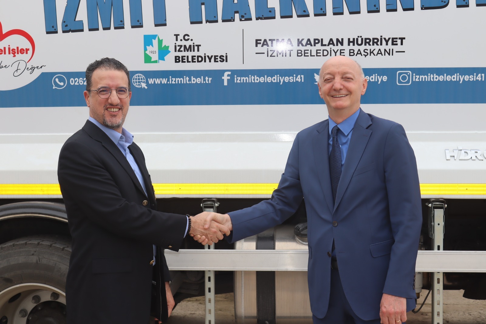 İzmit Belediyesi 4 yeni çöp kamyonunu daha hizmet filosuna kattı (3)