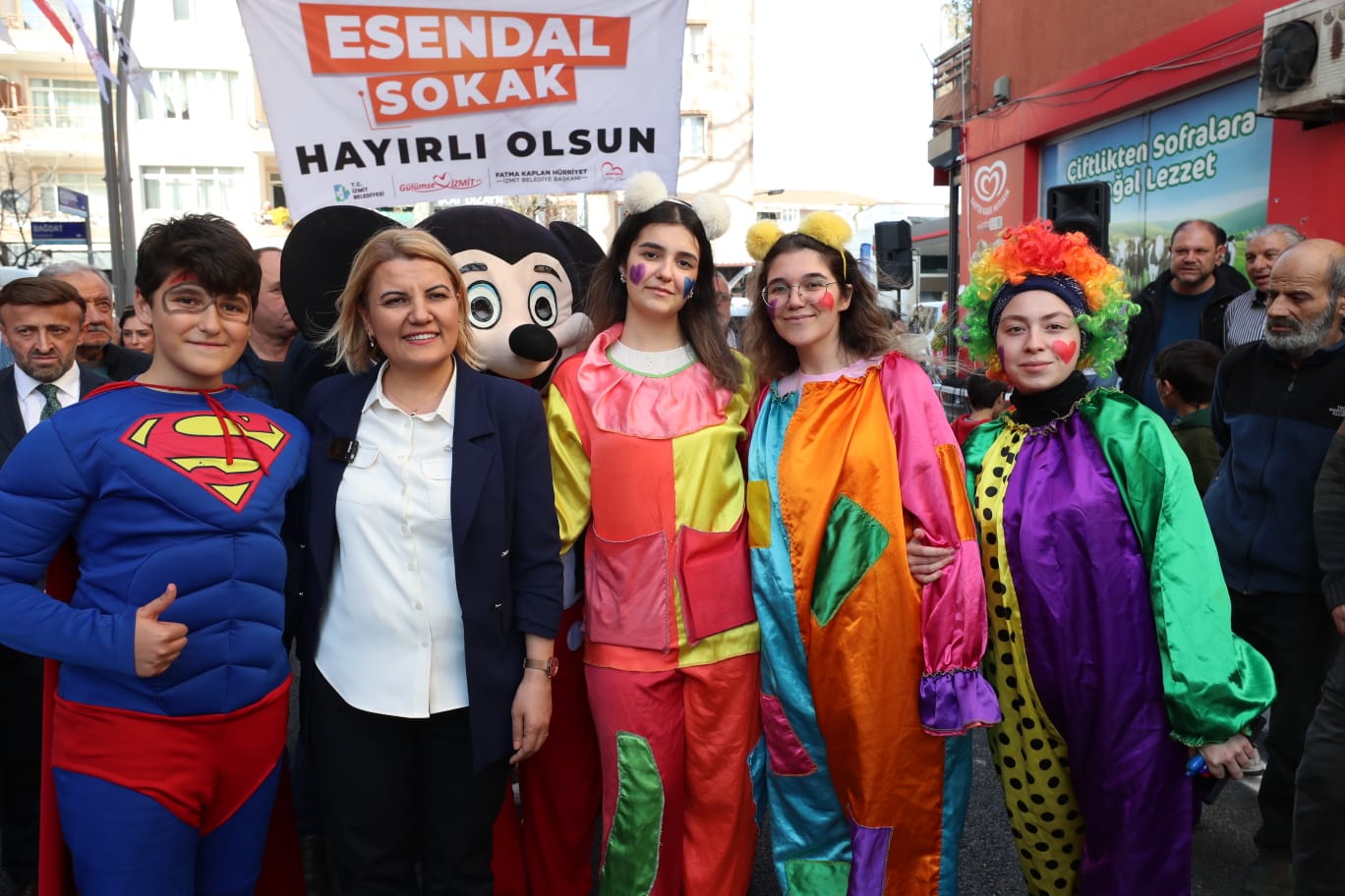 Izmit Belediyesi 7 günde tamamladigi Esendal Sokagi halkin hizmetine sundu (1)