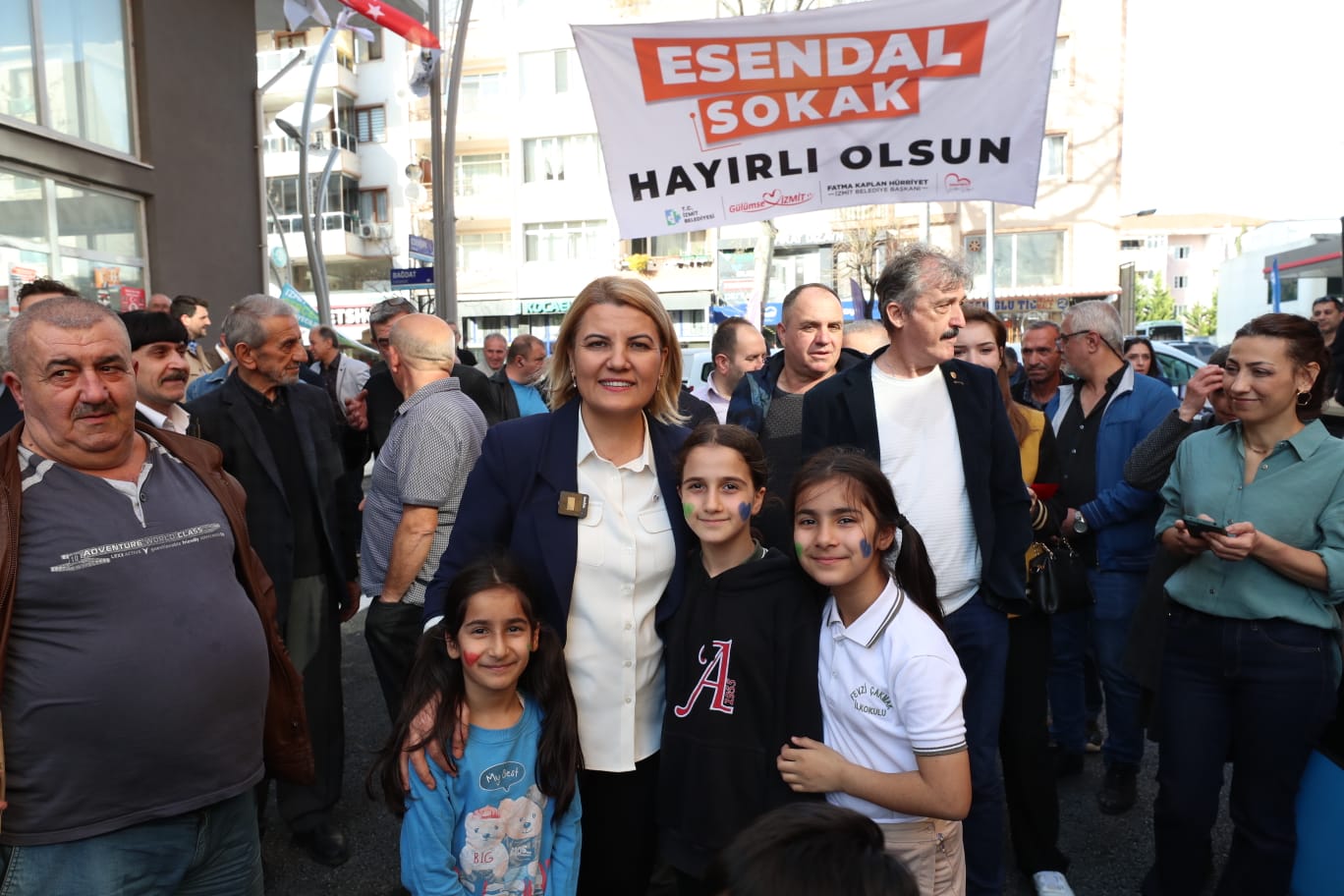 Izmit Belediyesi 7 günde tamamladigi Esendal Sokagi halkin hizmetine sundu (3)