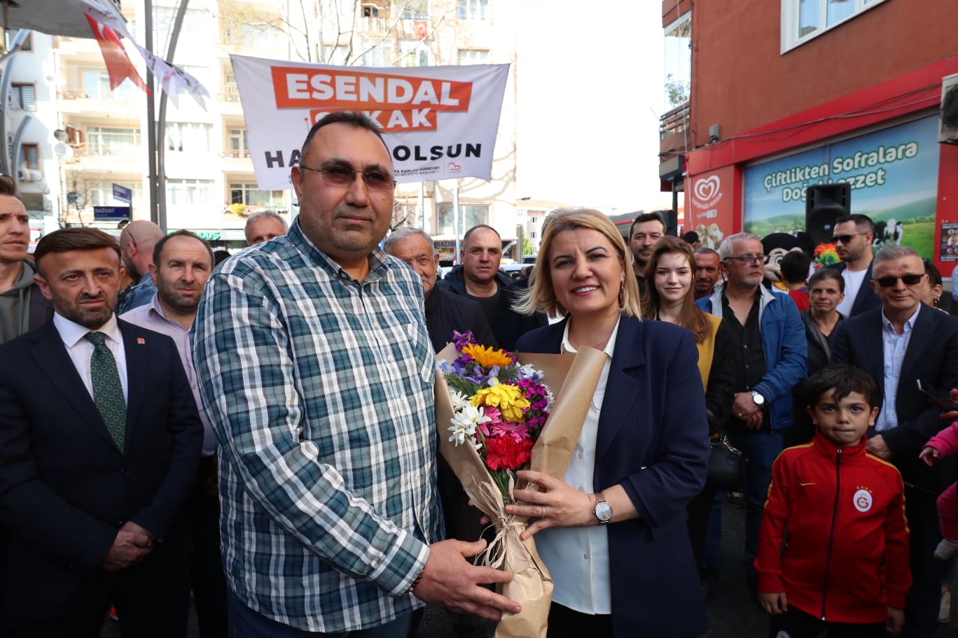Izmit Belediyesi 7 günde tamamladigi Esendal Sokagi halkin hizmetine sundu (8)