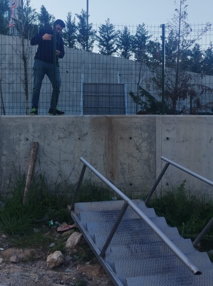 Izmit Belediyesi halk için merdiven yapti, Sehir Hastanesi yikti (1)