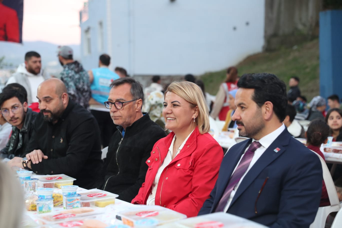 İzmit Belediyesi halk iftarı Terzibayırı Mahallesi’nde devam etti (1)