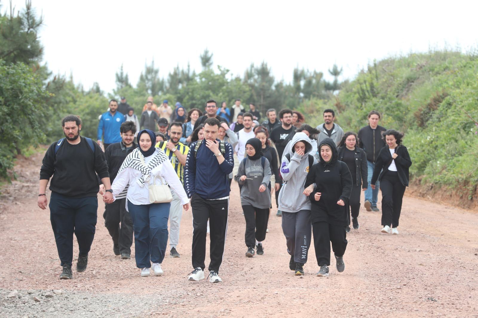 Izmit Belediyesi, üniversiteli gençleri dogayla bulusturdu (12)