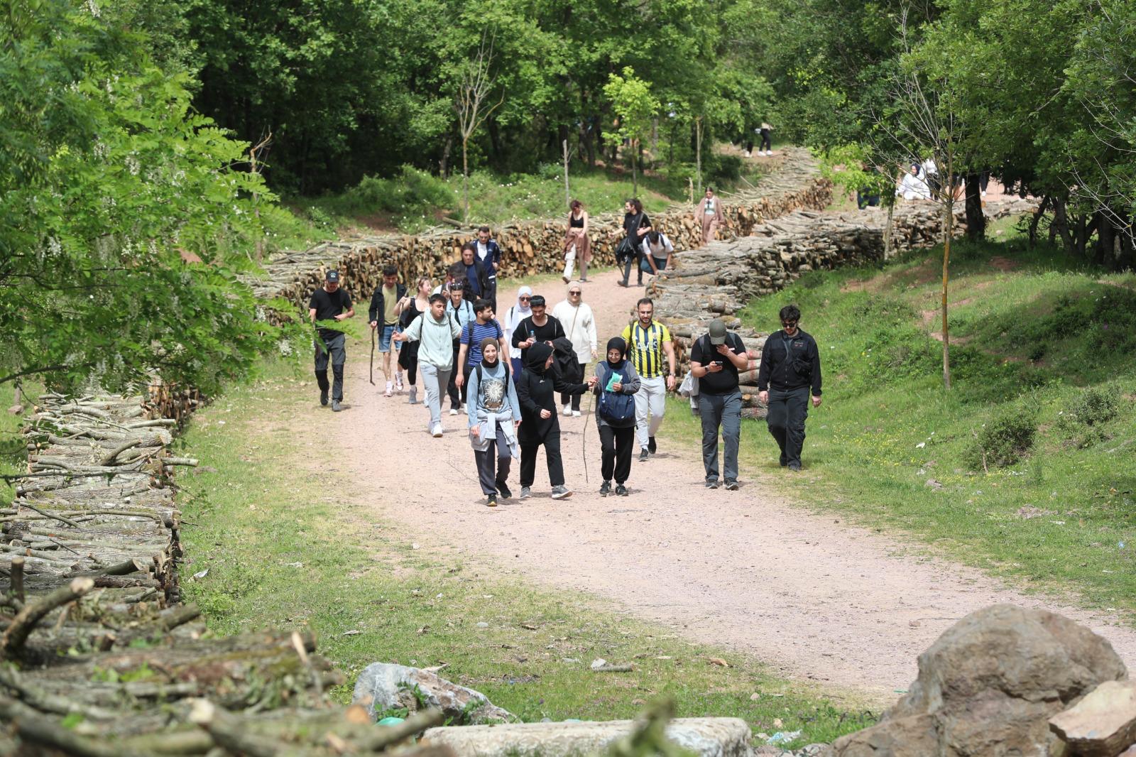 Izmit Belediyesi, üniversiteli gençleri dogayla bulusturdu (3)