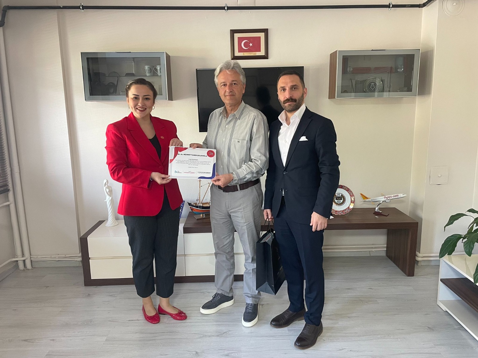 İzmit Belediyesinden avukatlara anlamlı ziyaret (1)