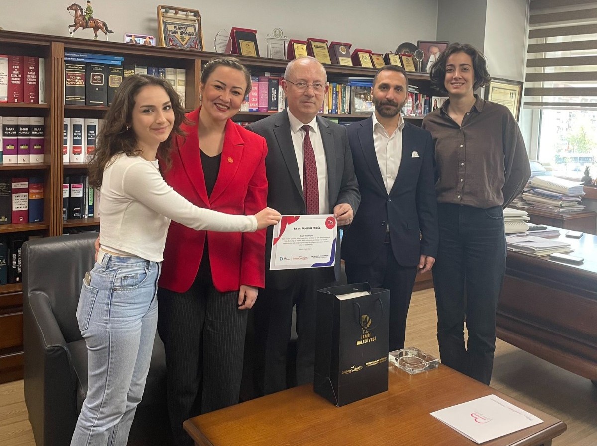 İzmit Belediyesinden avukatlara anlamlı ziyaret (7)