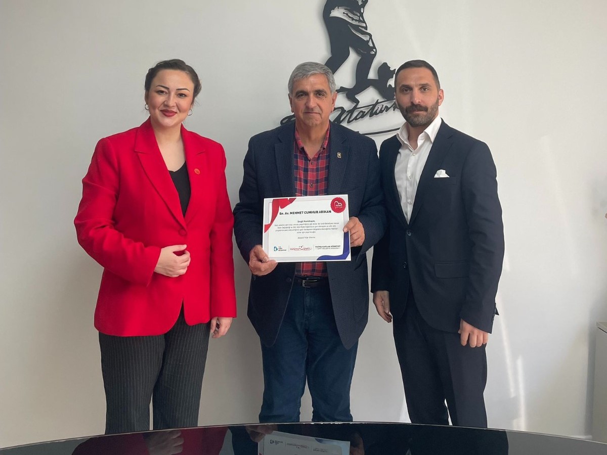 İzmit Belediyesinden avukatlara anlamlı ziyaret (8)