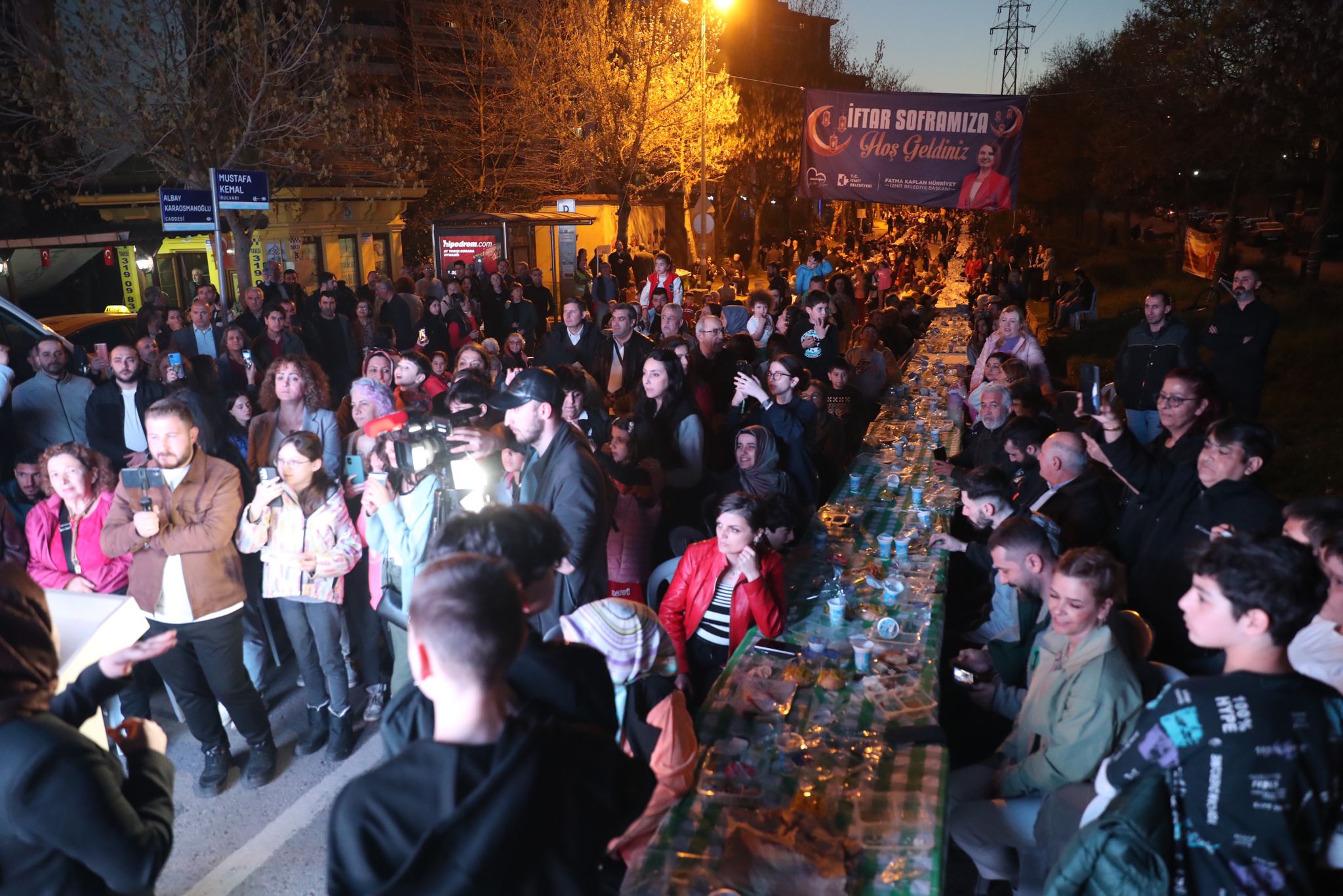 İzmit Belediyesinin mahalle iftarları Yenimahalle ve Yuvam Akarca’da devam etti (5)