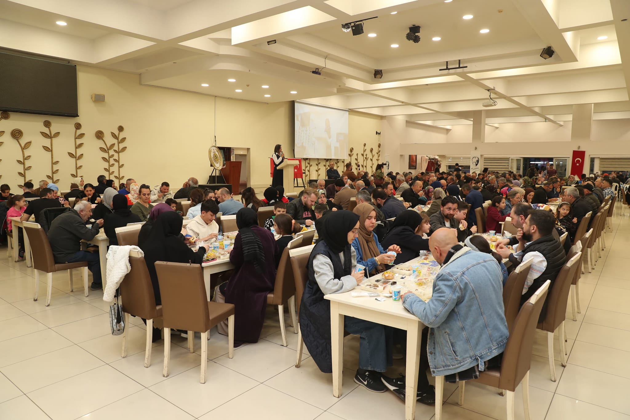 Pazarcılardan Hürriyet’e teşekkür 40 yıldır yapılmayanı Fatma Başkan yaptı (6)