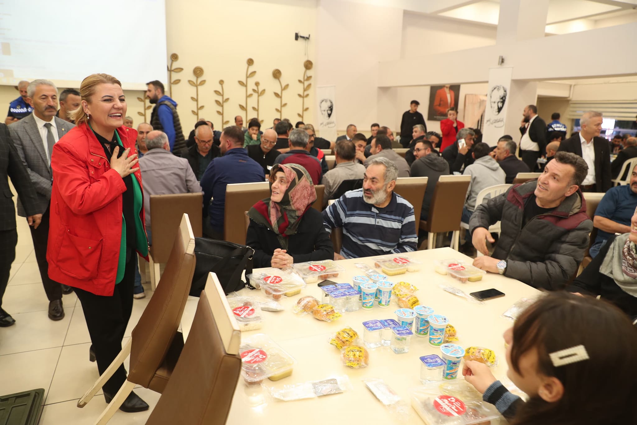 Pazarcılardan Hürriyet’e teşekkür 40 yıldır yapılmayanı Fatma Başkan yaptı (9)