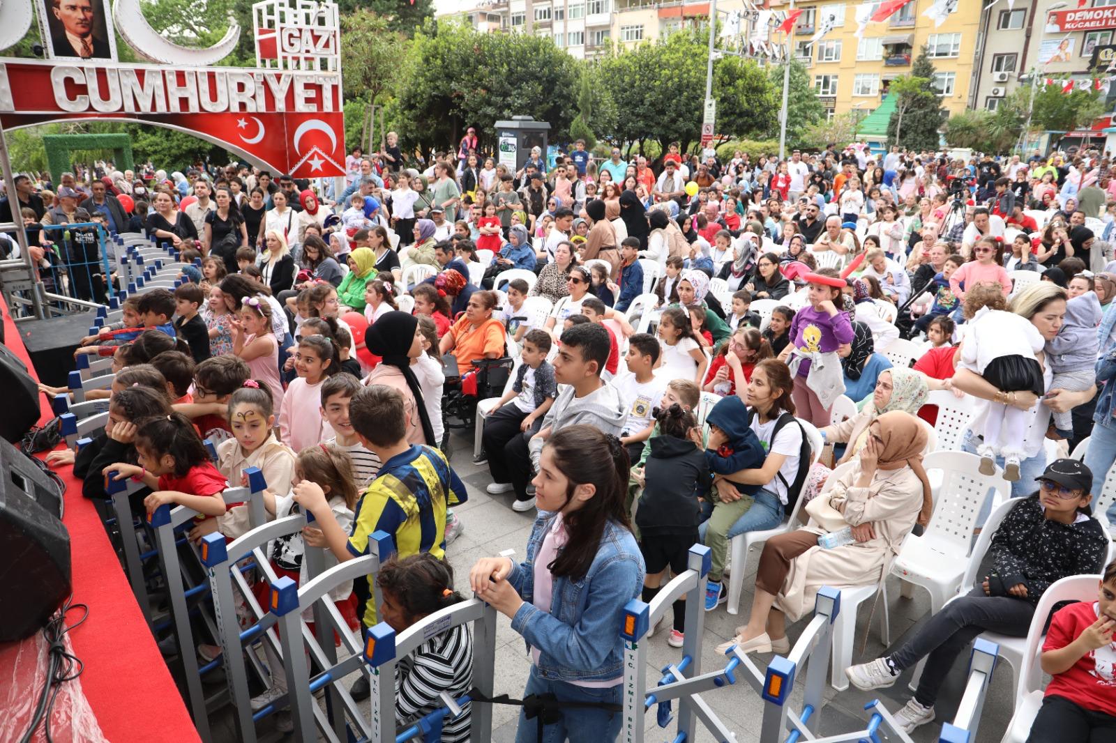 Uygur Çocuk Tiyatrosu, 23 Nisan’da İzmitli çocuklarla buluştu (1)